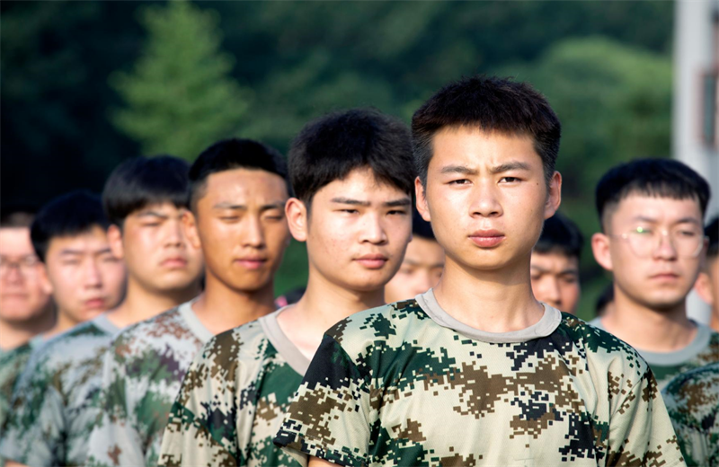 2021年7月6日，中天北京集团百名应届大学生褪下便服换上军装，在训练场上接受为期2天的军训，享受入职前的第一份美好记忆。
