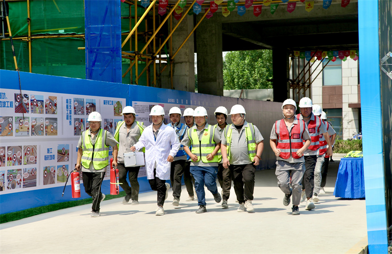 2025年6月24日，中海企业集团山东公司“人人讲安全，个个会应急——查找身边安全隐患”2025年“安全生产月”主题活动在天津公司济南中海天空之镜项目成功举办。